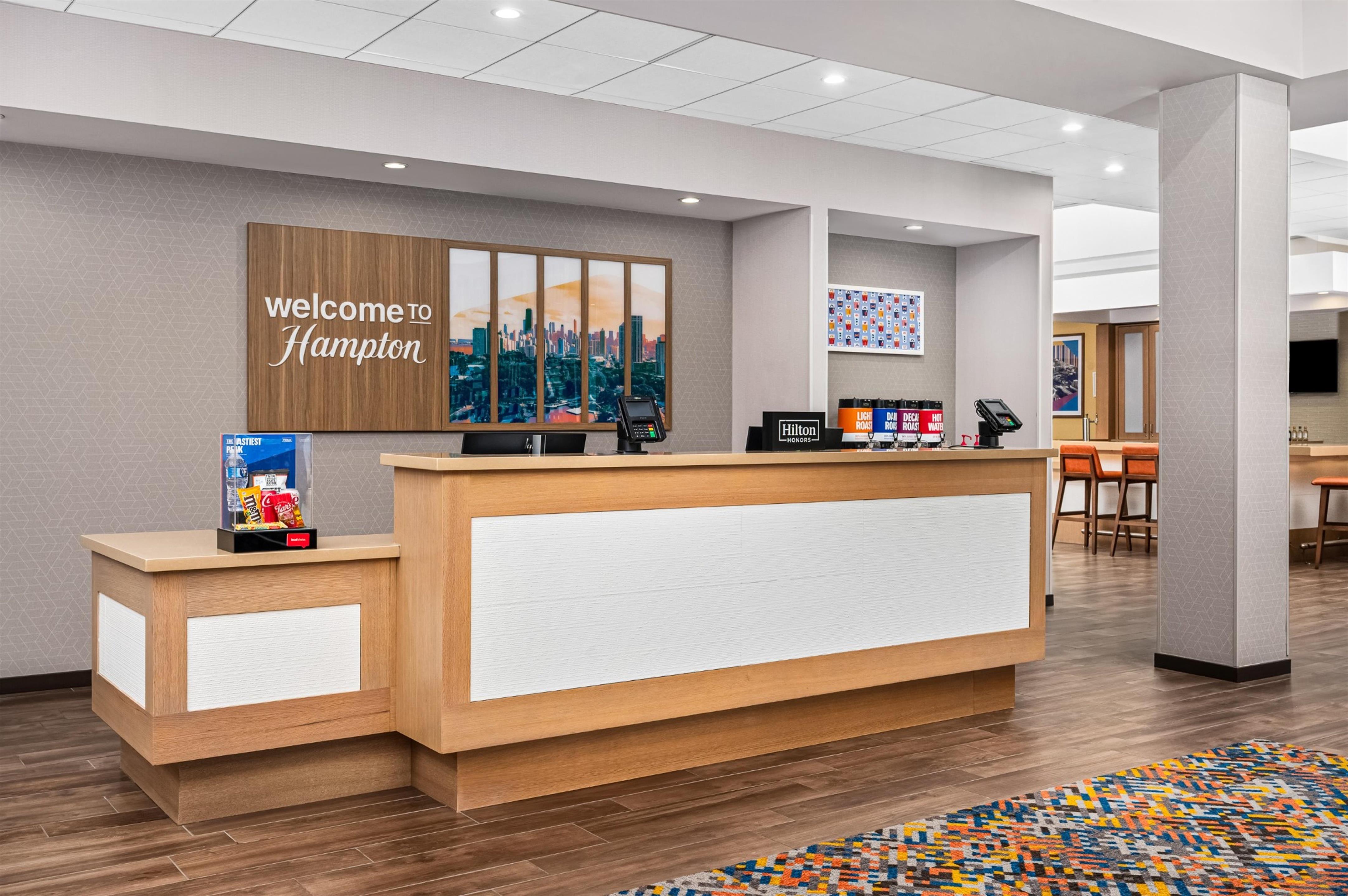 Reception | Hampton Inn Chicago North-Loyola Station