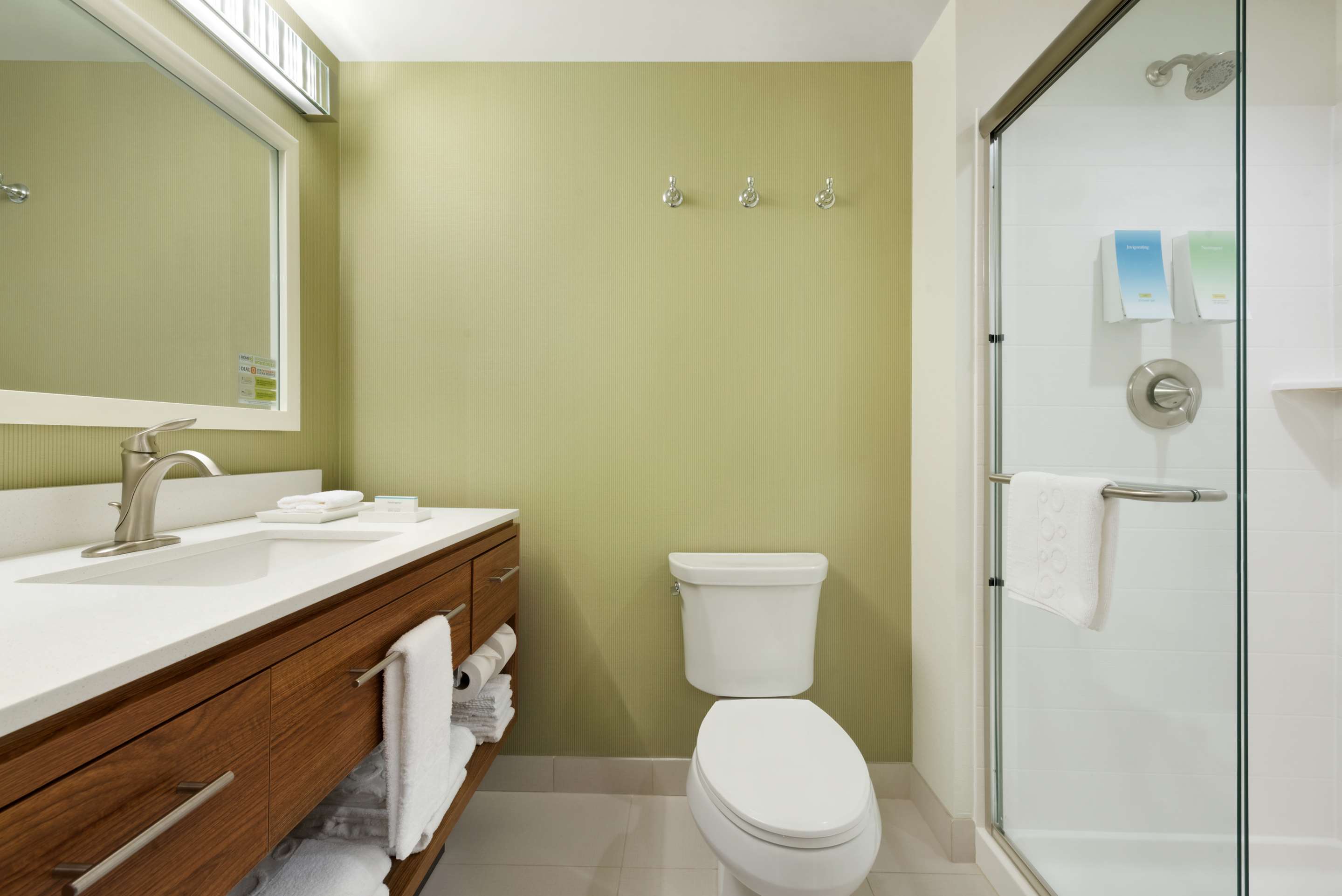 Guest room bath