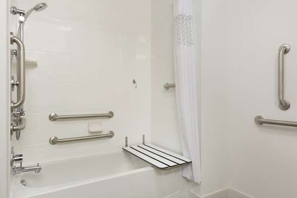  - Hampton Inn Cleveland Airport North Olmsted - I-480, Exit 6