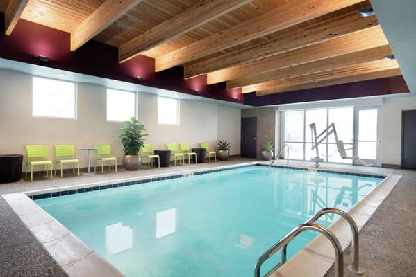 Pool - Home2 Suites by Hilton Independence