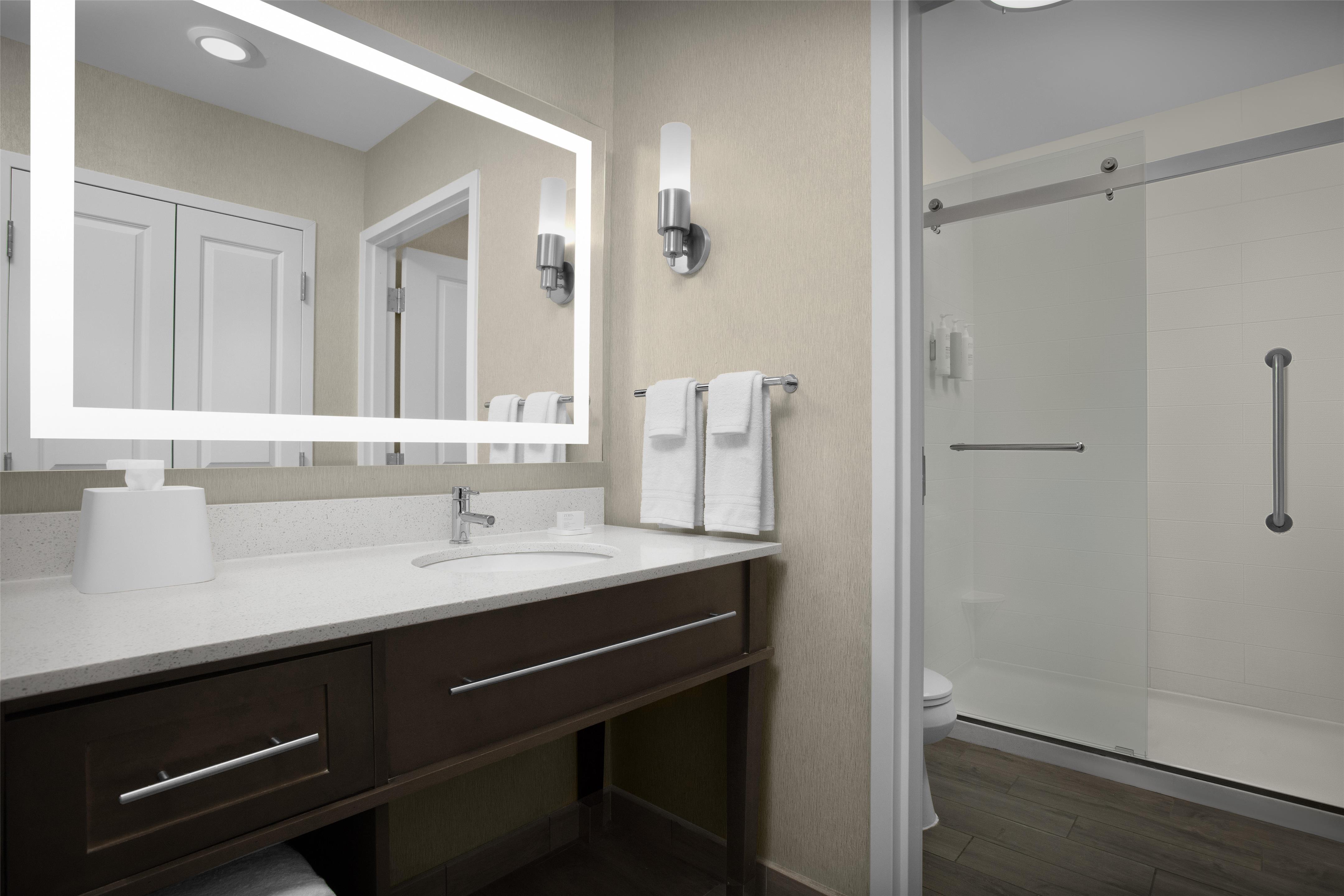 Guest room bath