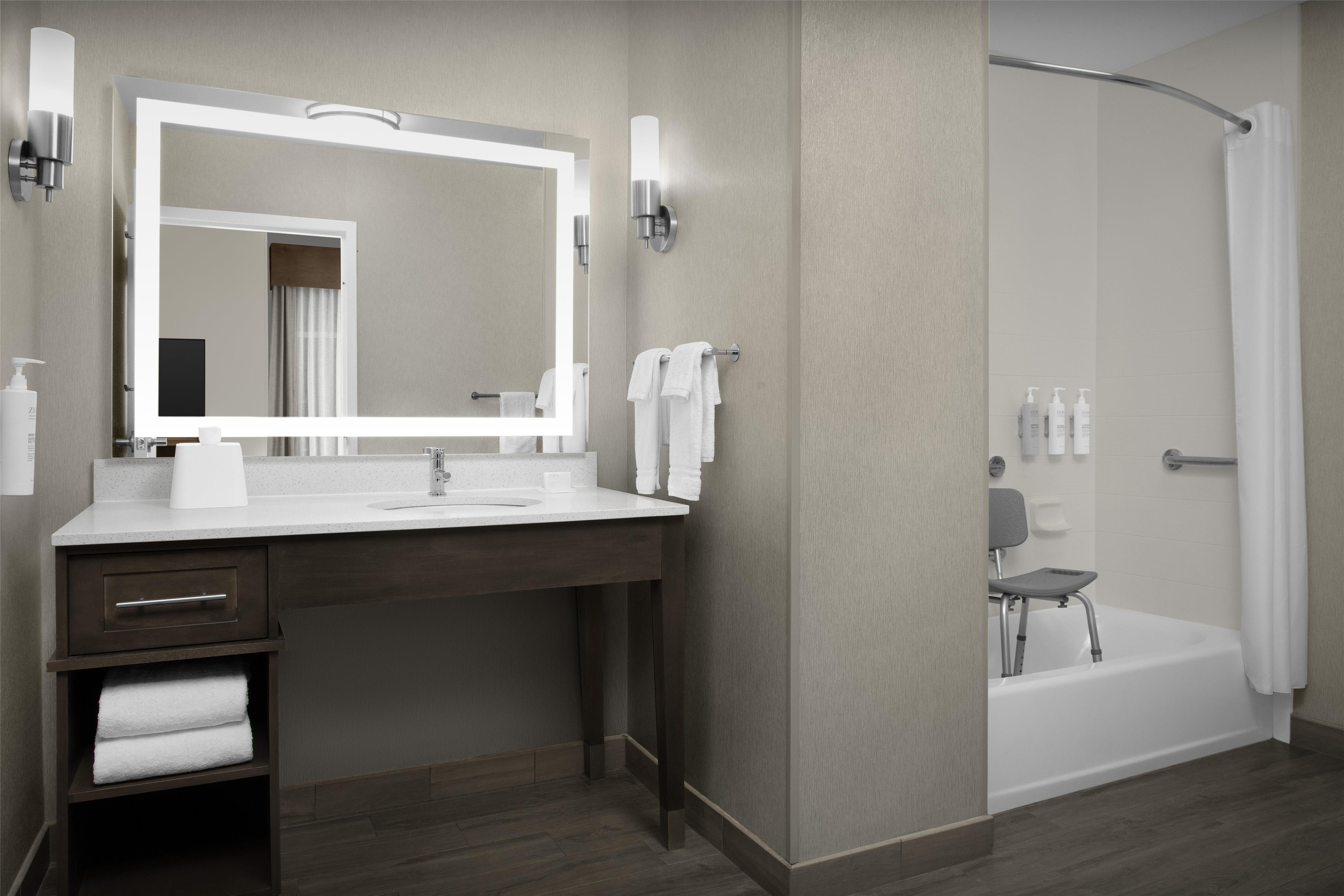 Guest room bath