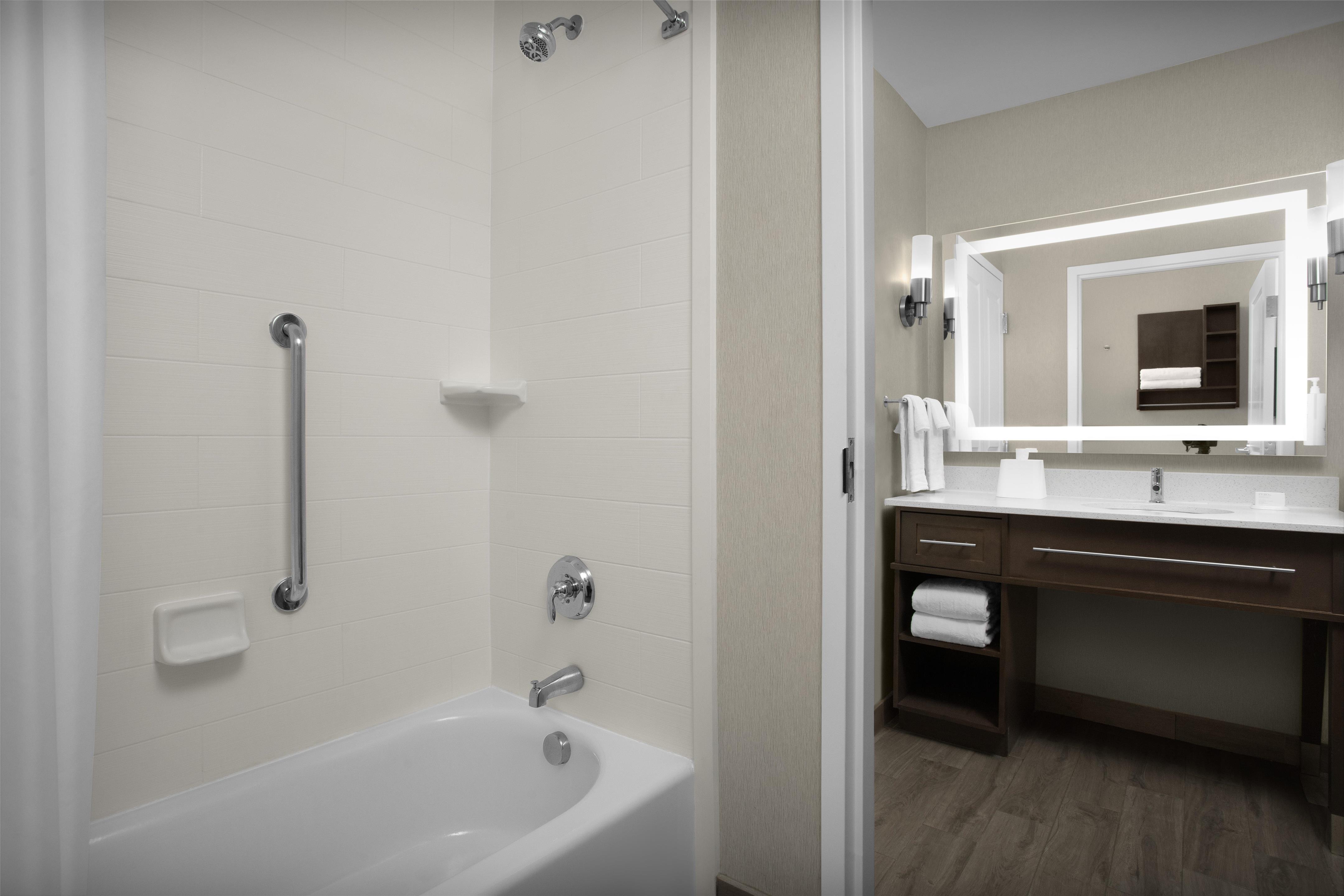 Guest room bath