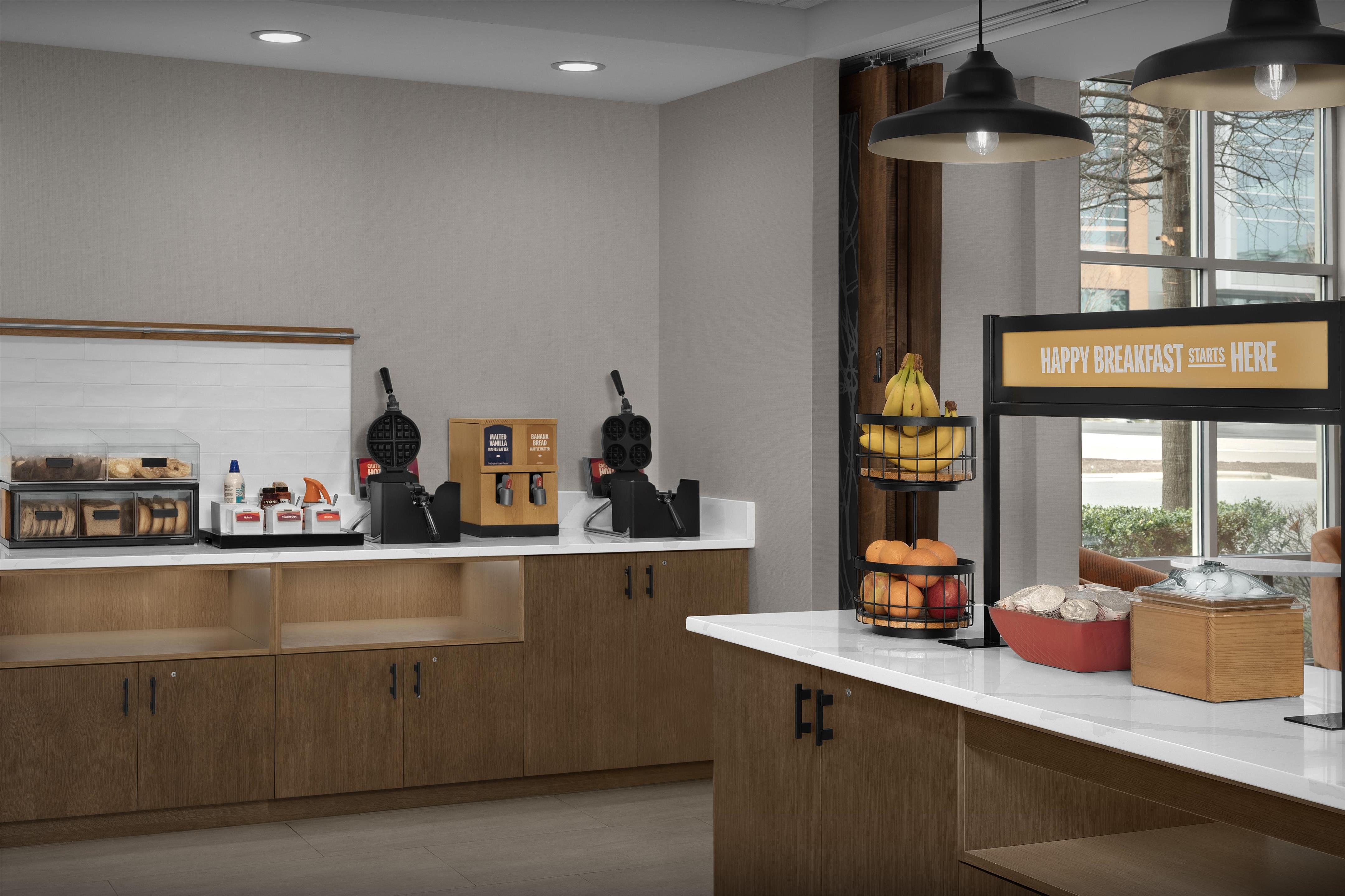 Breakfast Area | Hampton Inn & Suites Charlotte/Ballantyne