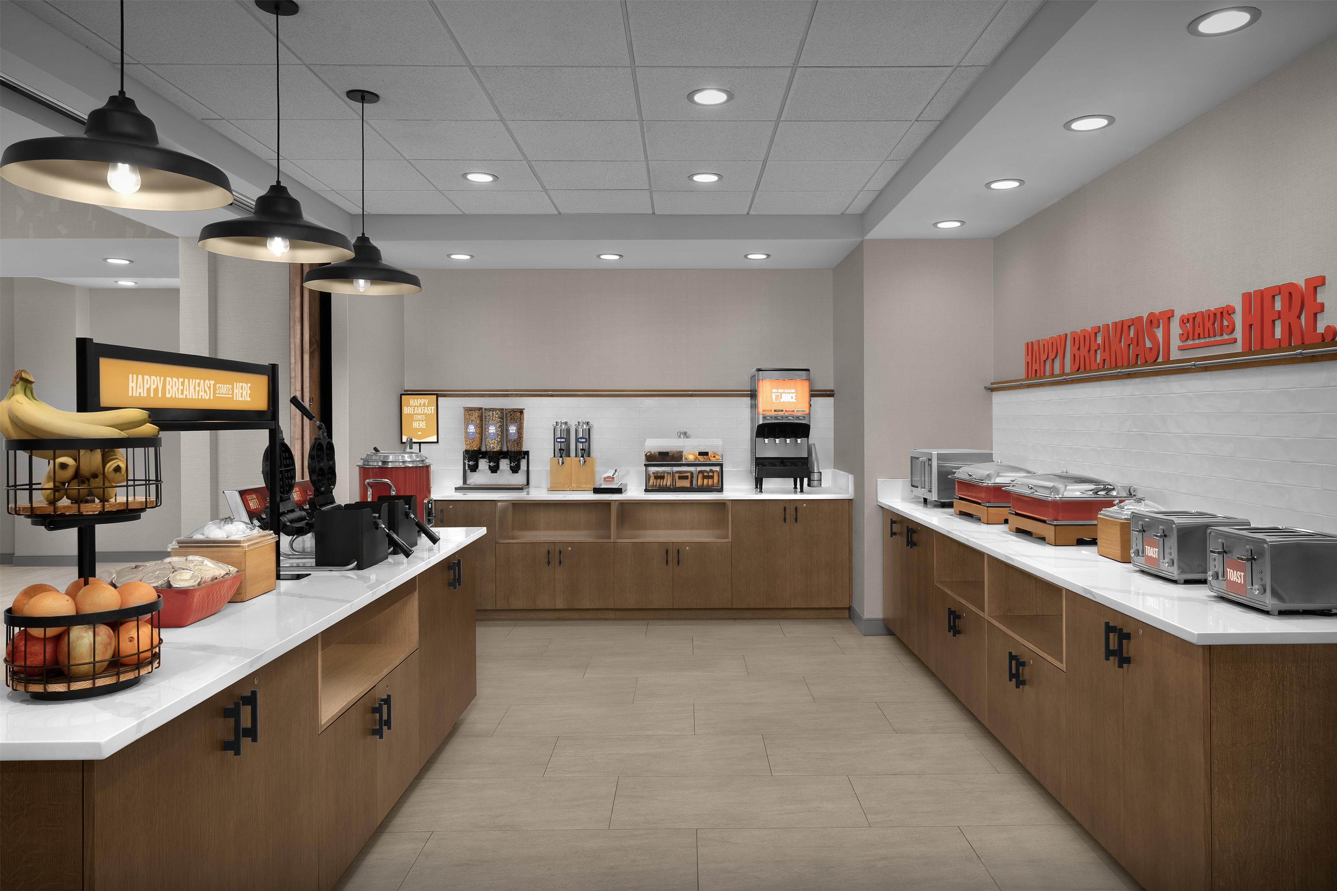 Breakfast Area | Hampton Inn & Suites Charlotte/Ballantyne