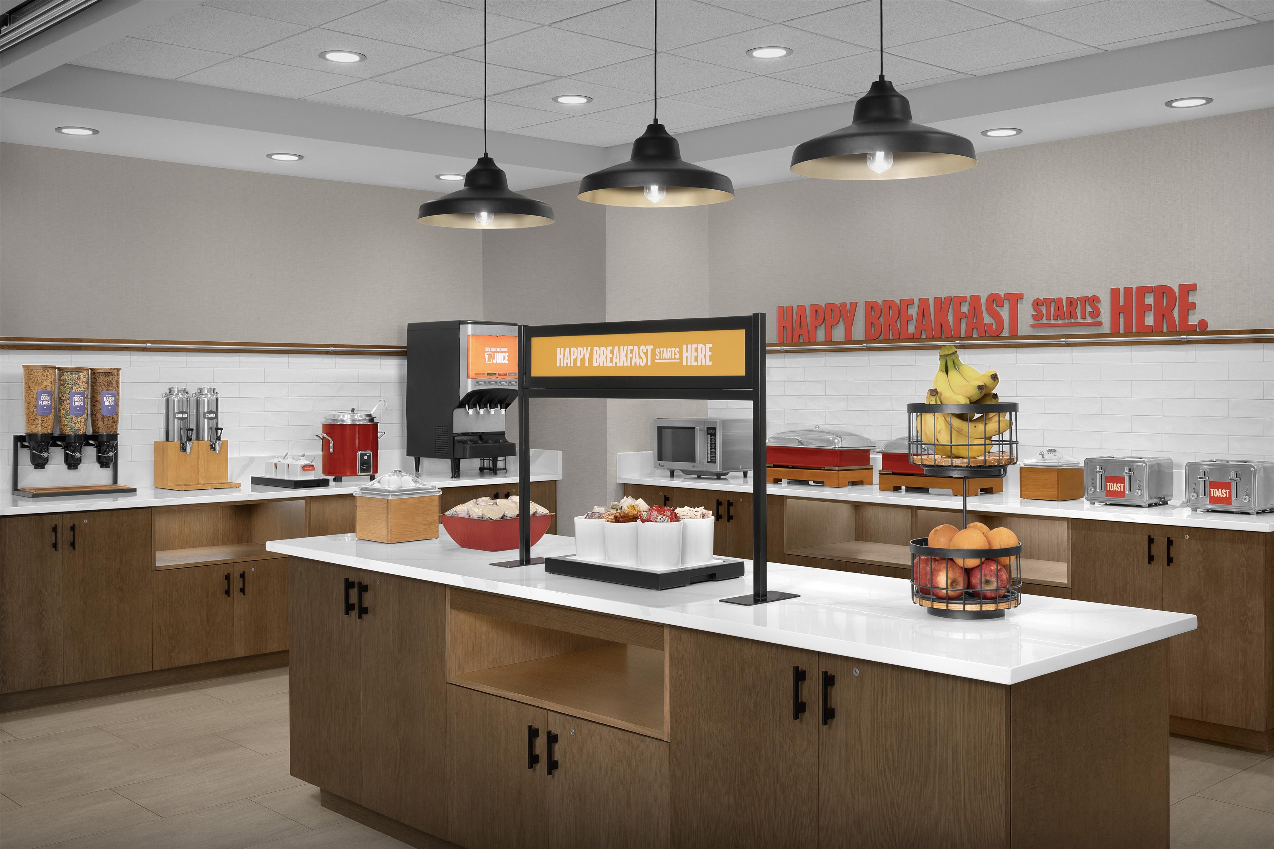 Breakfast Area | Hampton Inn & Suites Charlotte/Ballantyne