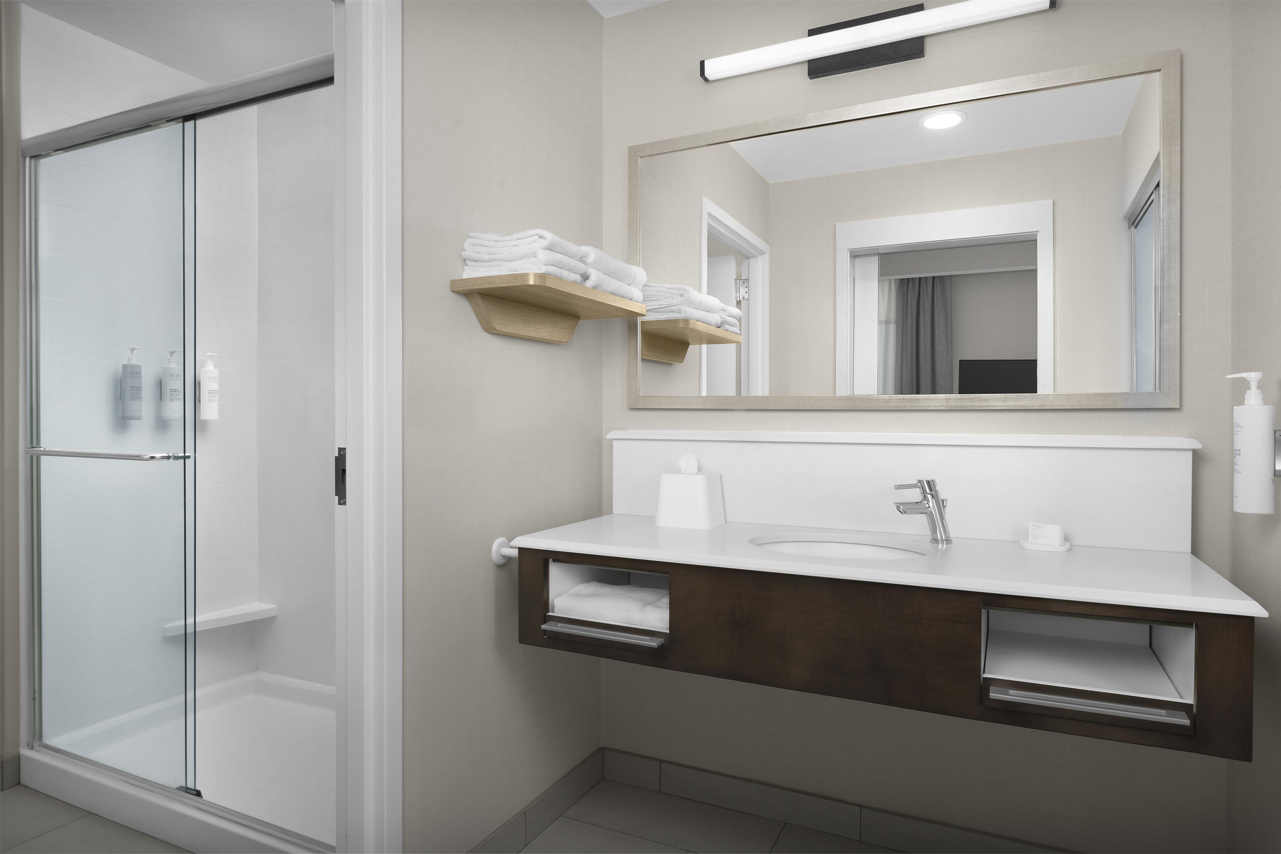 Guest room bath