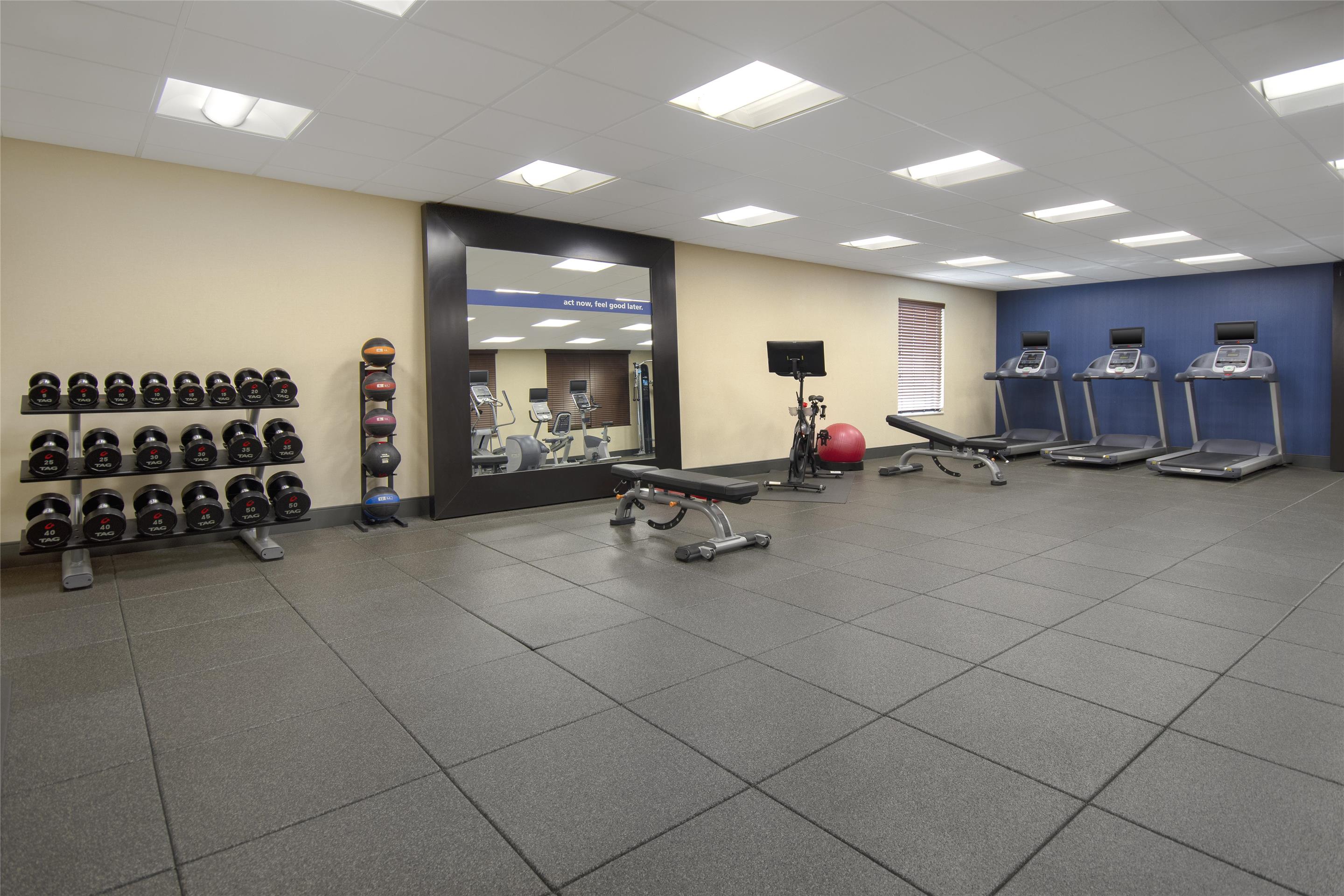 Health club fitness center gym | Hampton Inn And Suites By Hilton Columbus Scioto Downs