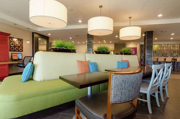 Restaurant - Home2 Suites by Hilton Portland