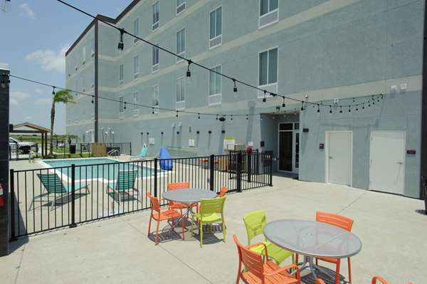 Pool - Home2 Suites by Hilton Portland