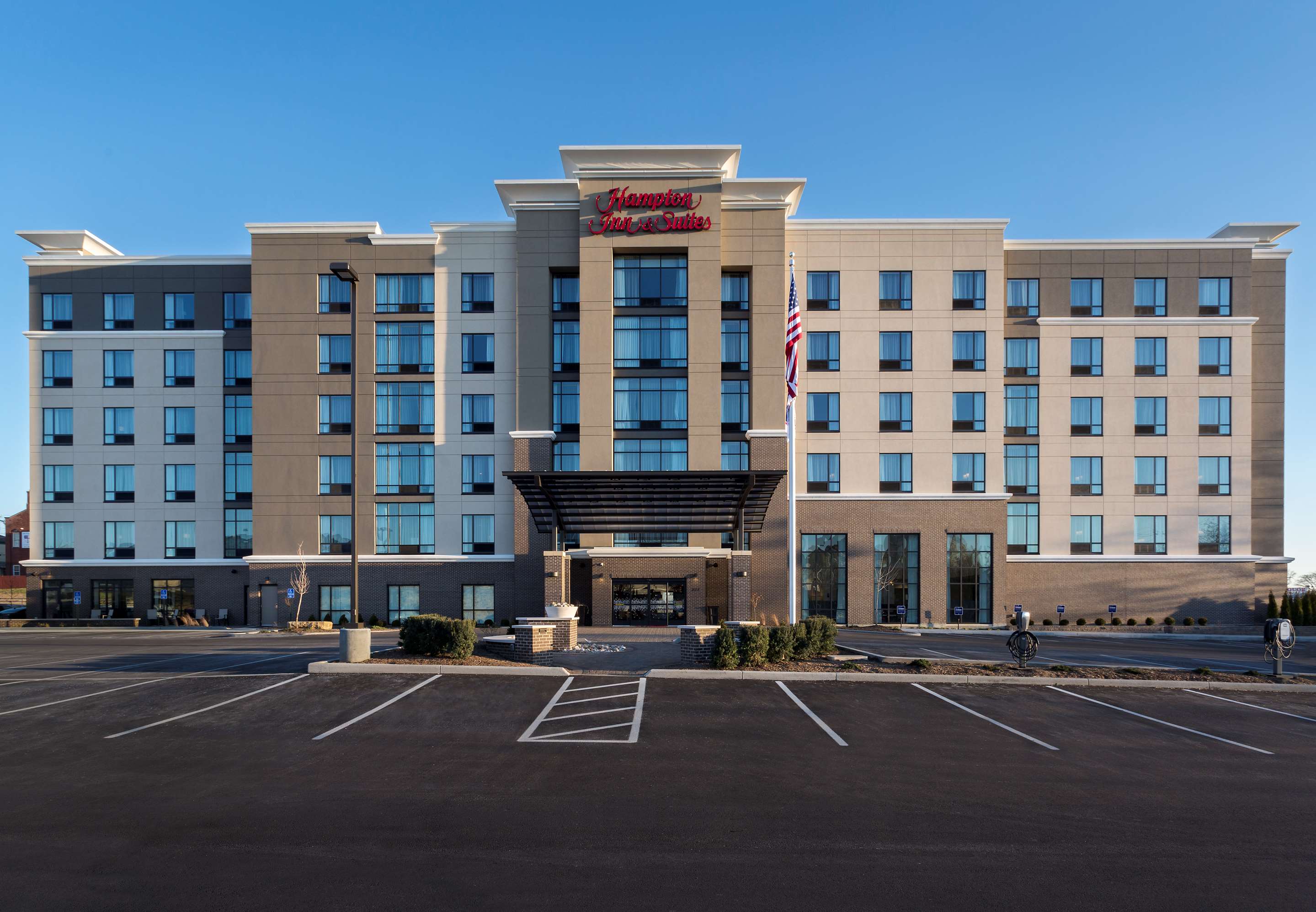Exterior | Hampton Inn & Suites Newport/Cincinnati