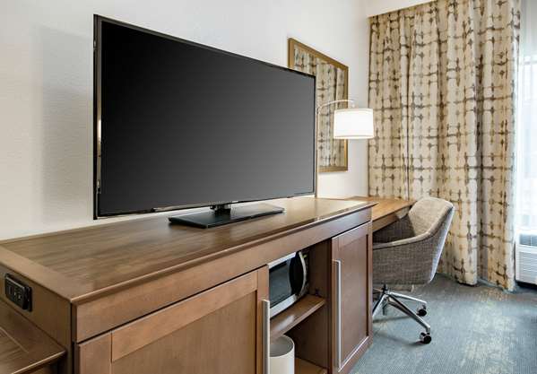  - Hampton Inn & Suites Newport - I-471, Exit 5
