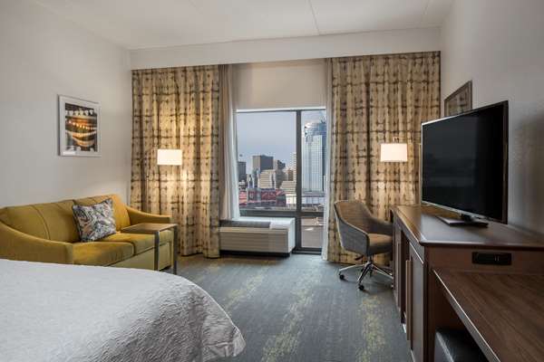  - Hampton Inn & Suites Newport - I-471, Exit 5