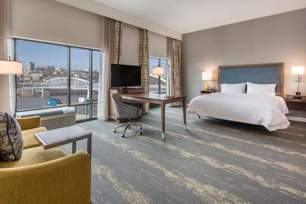  - Hampton Inn & Suites Newport - I-471, Exit 5