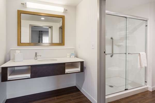  - Hampton Inn & Suites Newport - I-471, Exit 5