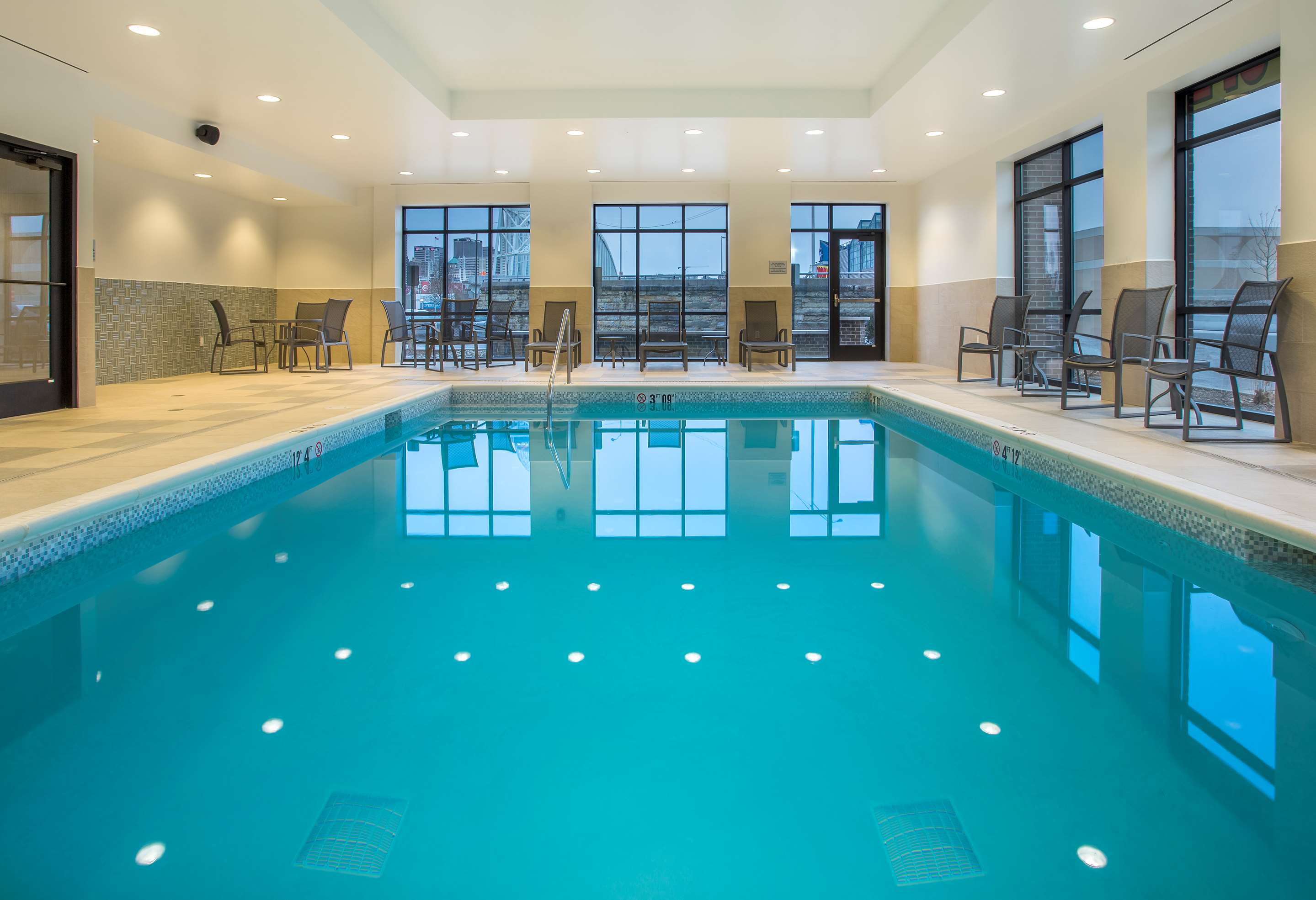 Pool | Hampton Inn & Suites Newport/Cincinnati