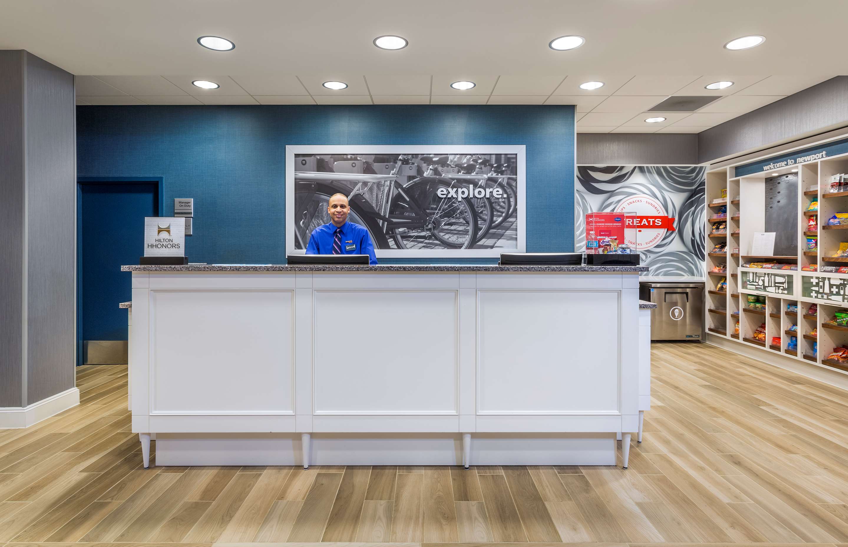 Reception | Hampton Inn & Suites Newport/Cincinnati