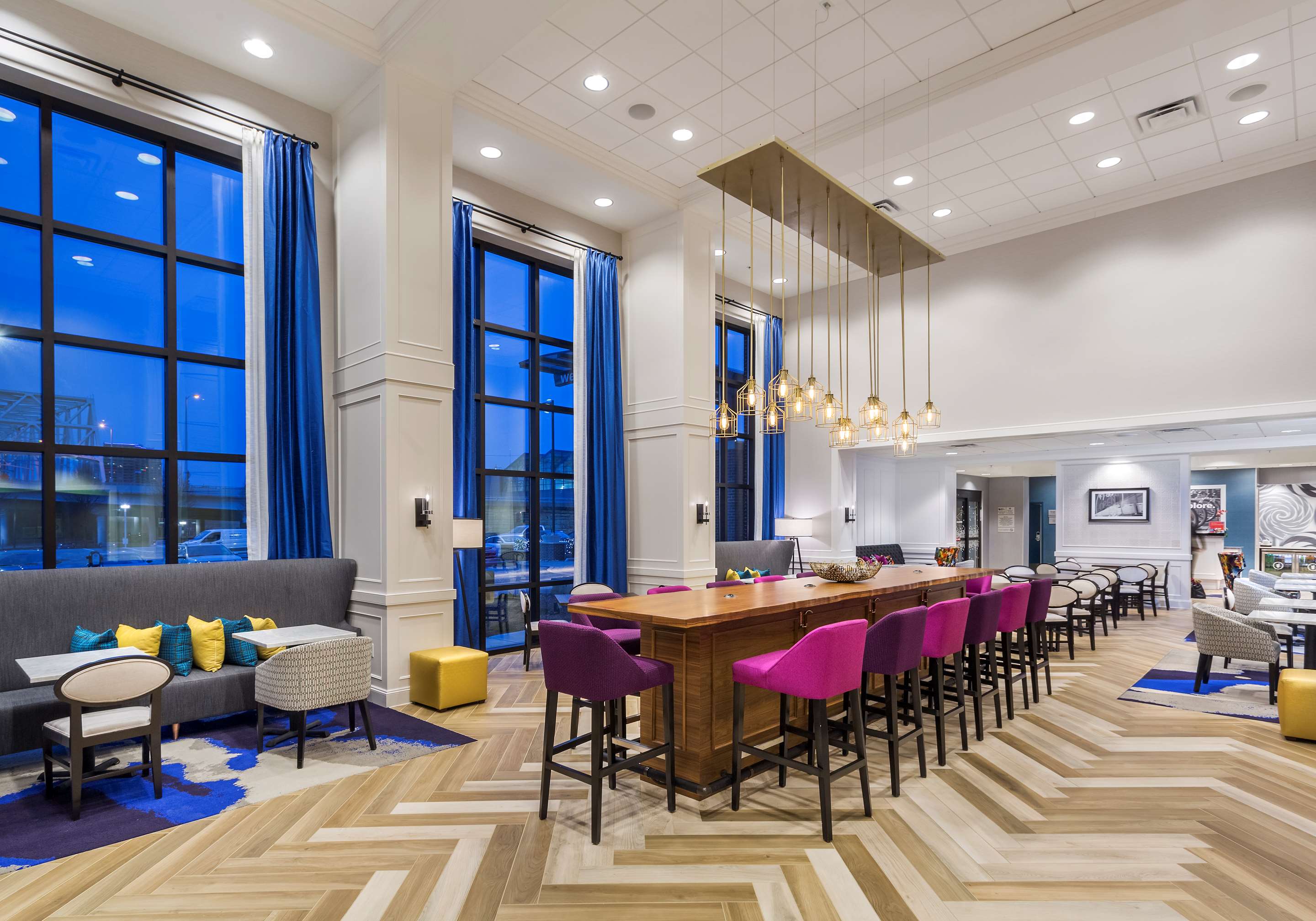 Restaurant | Hampton Inn & Suites Newport/Cincinnati