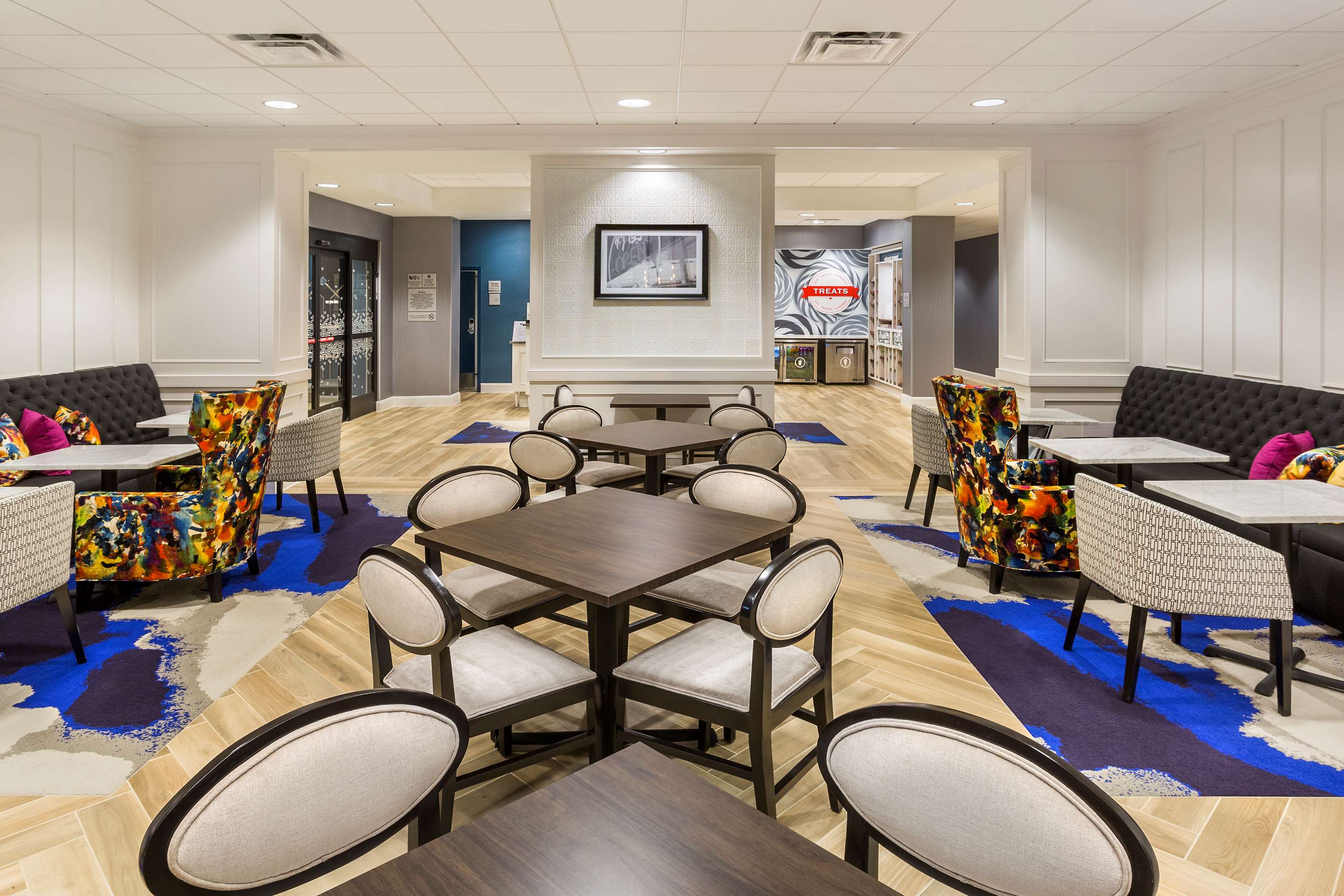Restaurant | Hampton Inn & Suites Newport/Cincinnati