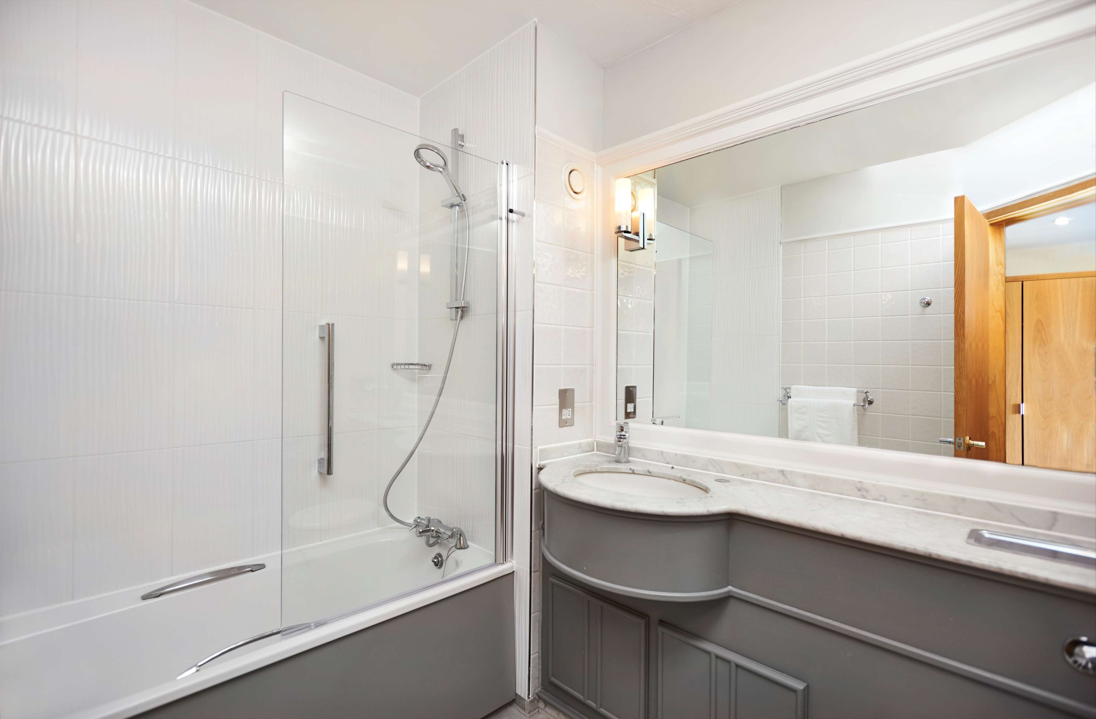 Doubletree by Hilton Hotel Coventry Room Type - KING GUEST ROOM