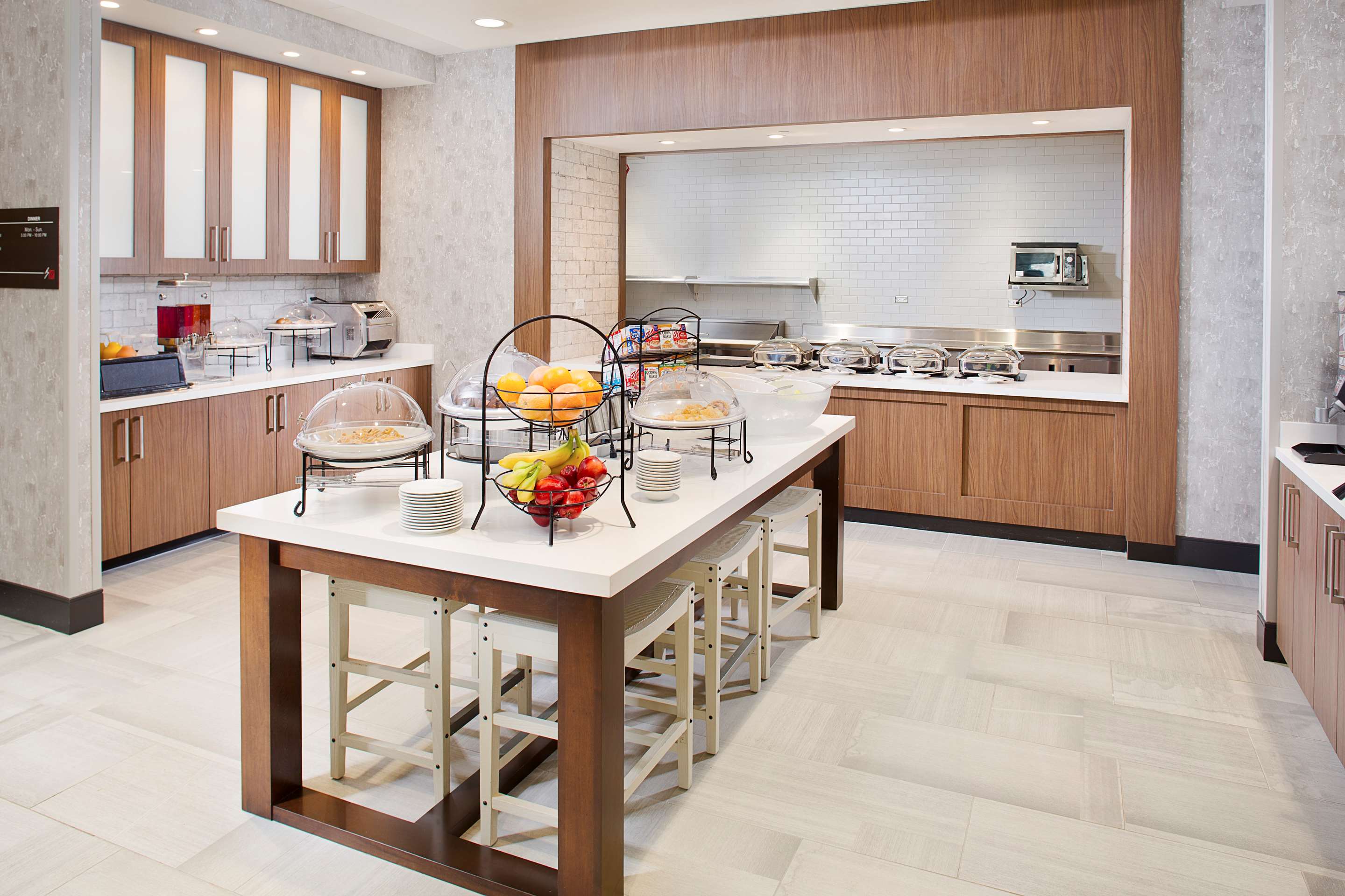 Breakfast Area | Hilton Garden Inn Dallas/Arlington South