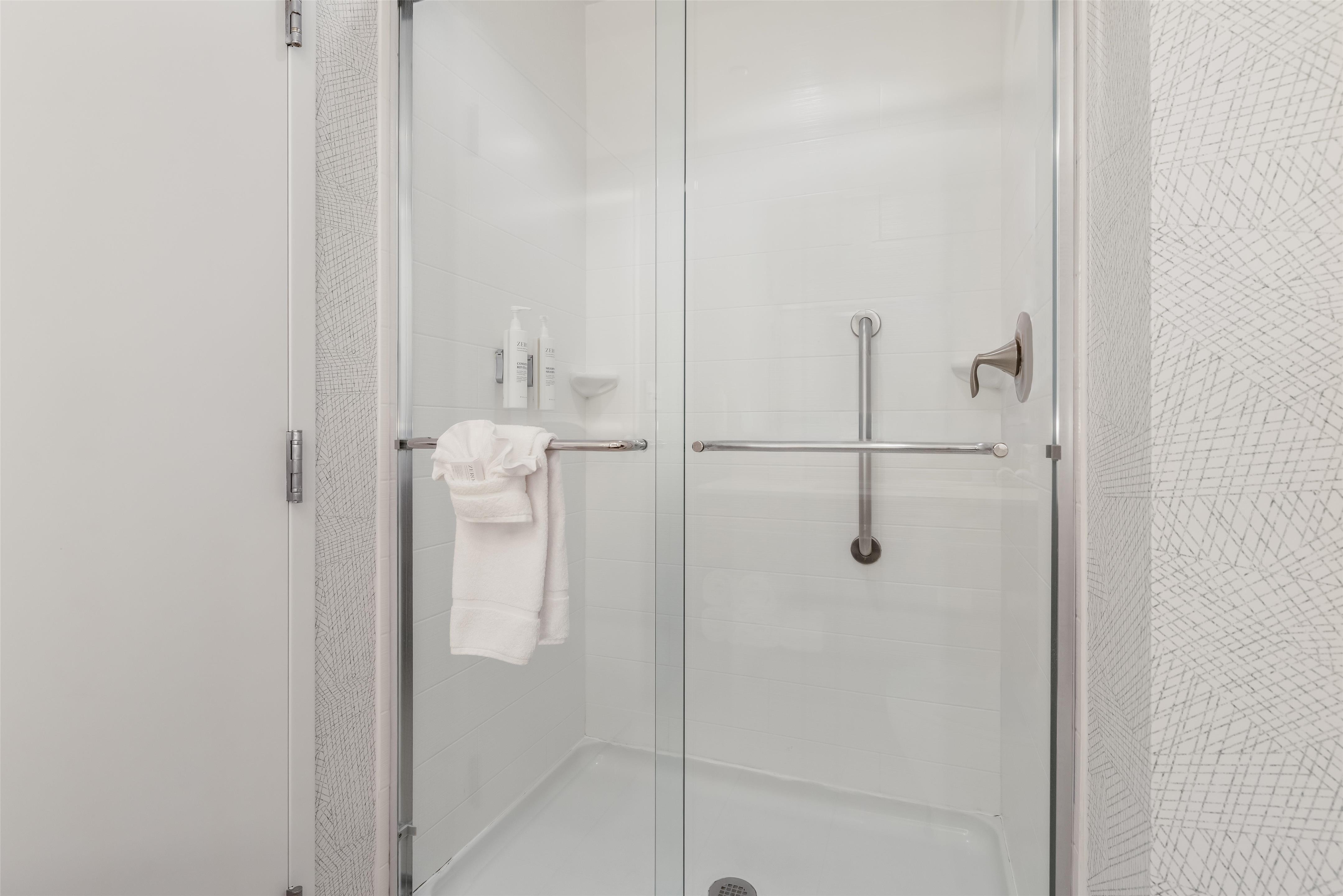 Guest room bath