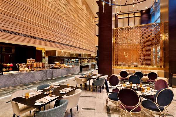 AlRayyan Hotel Doha, Curio Collection by Hilton