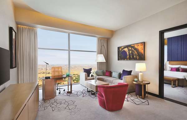 AlRayyan Hotel Doha, Curio Collection by Hilton