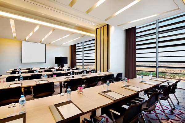 AlRayyan Hotel Doha, Curio Collection by Hilton
