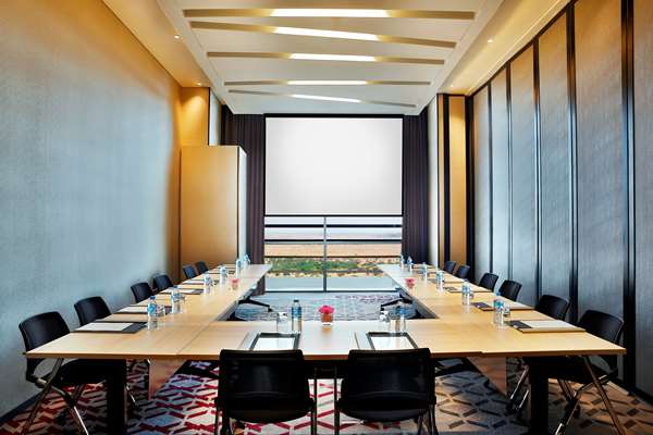 AlRayyan Hotel Doha, Curio Collection by Hilton