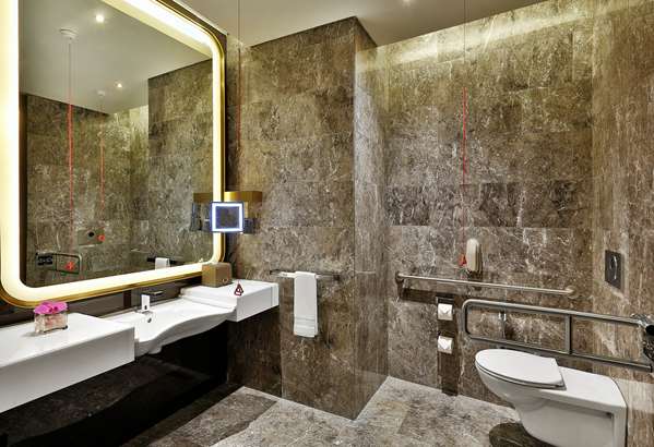 ACCESSIBLE KING ROOM
