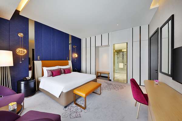 EXECUTIVE KING SUITE