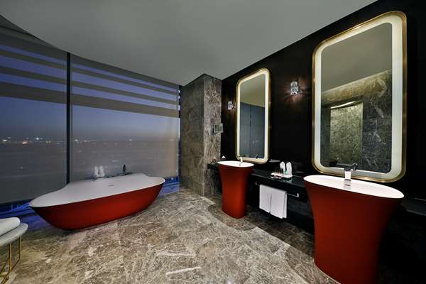 AlRayyan Hotel Doha, Curio Collection by Hilton