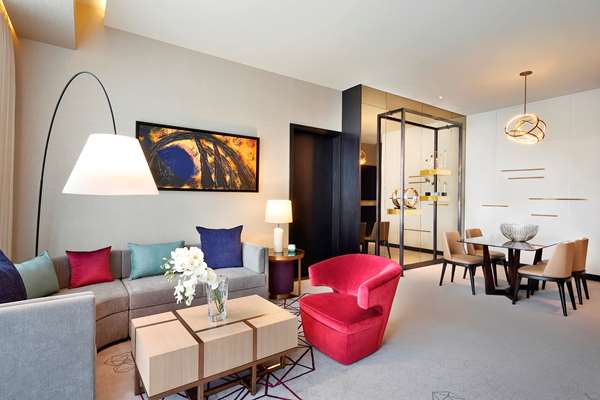 AlRayyan Hotel Doha, Curio Collection by Hilton