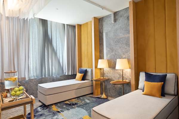 AlRayyan Hotel Doha, Curio Collection by Hilton