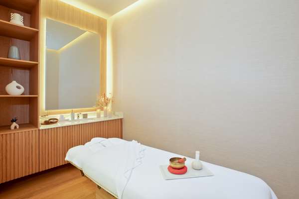 AlRayyan Hotel Doha, Curio Collection by Hilton