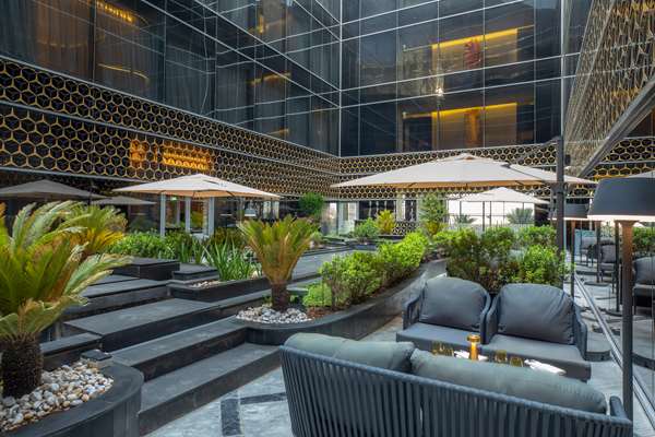 AlRayyan Hotel Doha, Curio Collection by Hilton