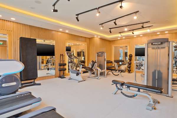 AlRayyan Hotel Doha, Curio Collection by Hilton