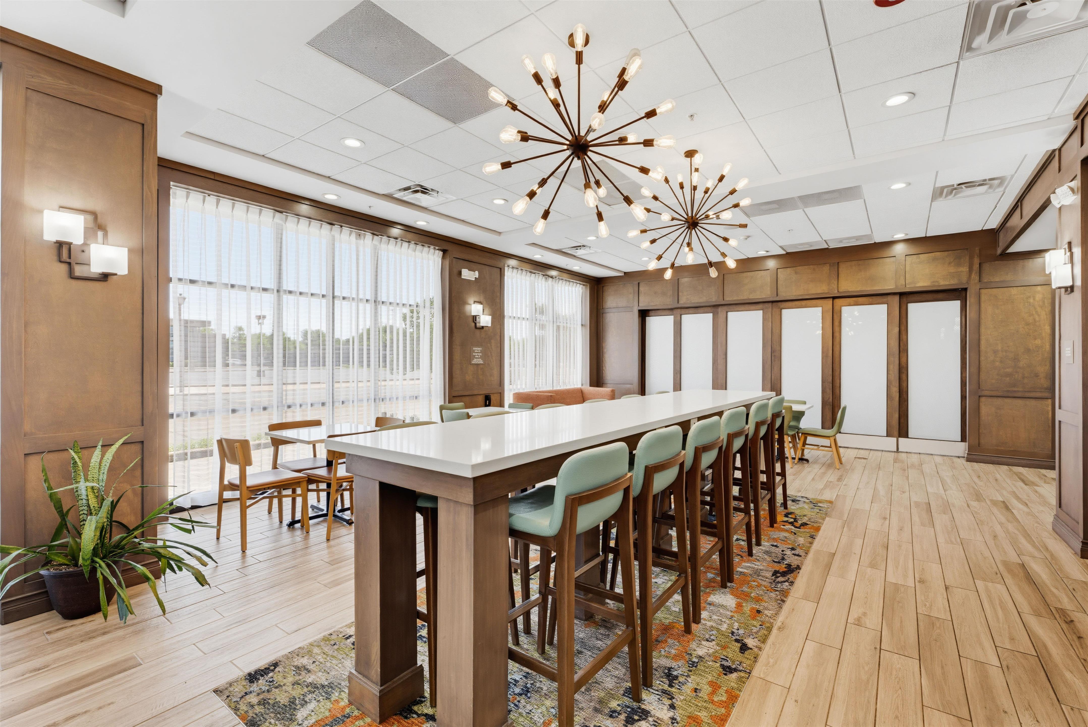 Lobby | Hampton Inn by Hilton Detroit Dearborn
