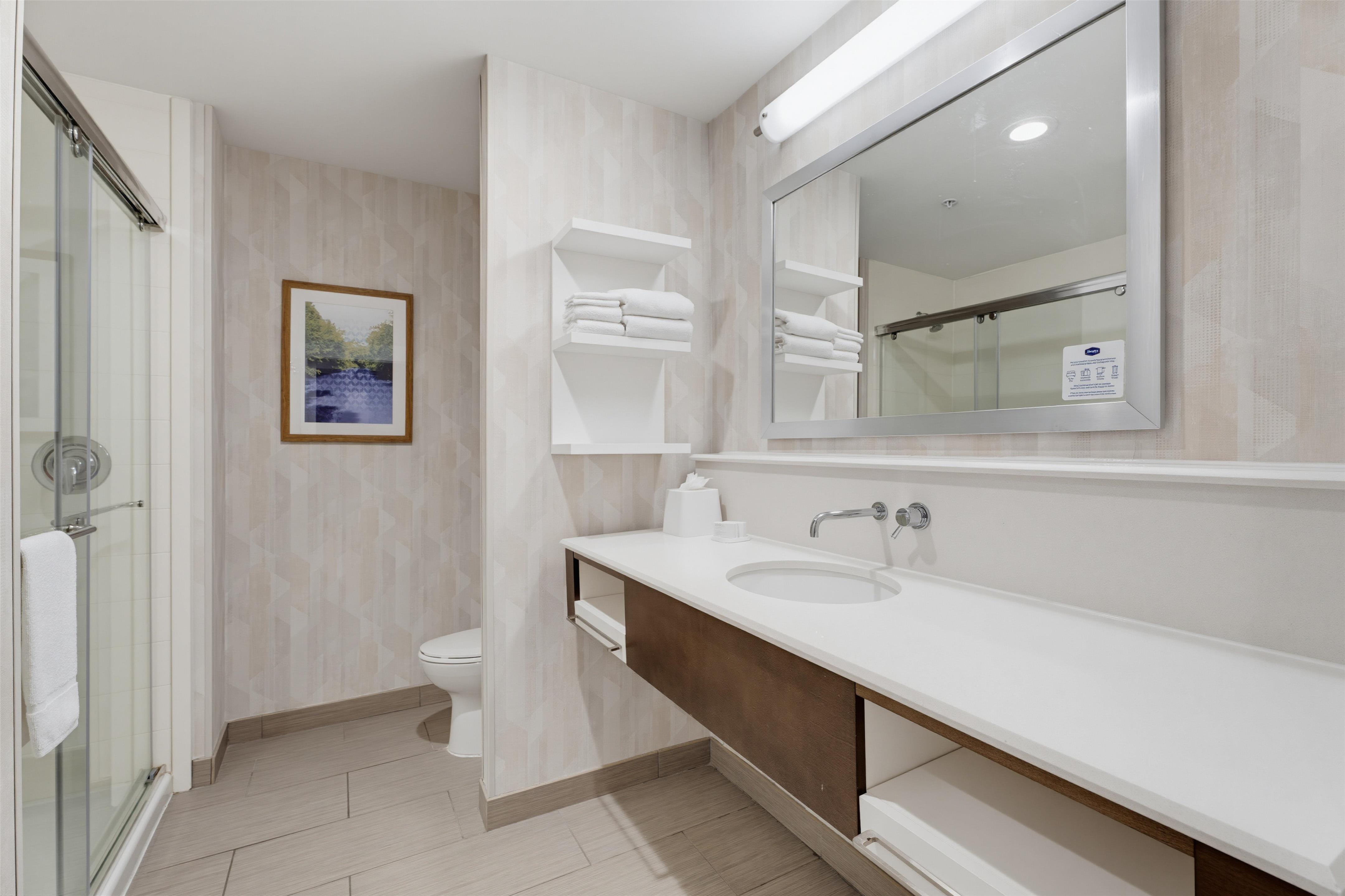 Guest room bath