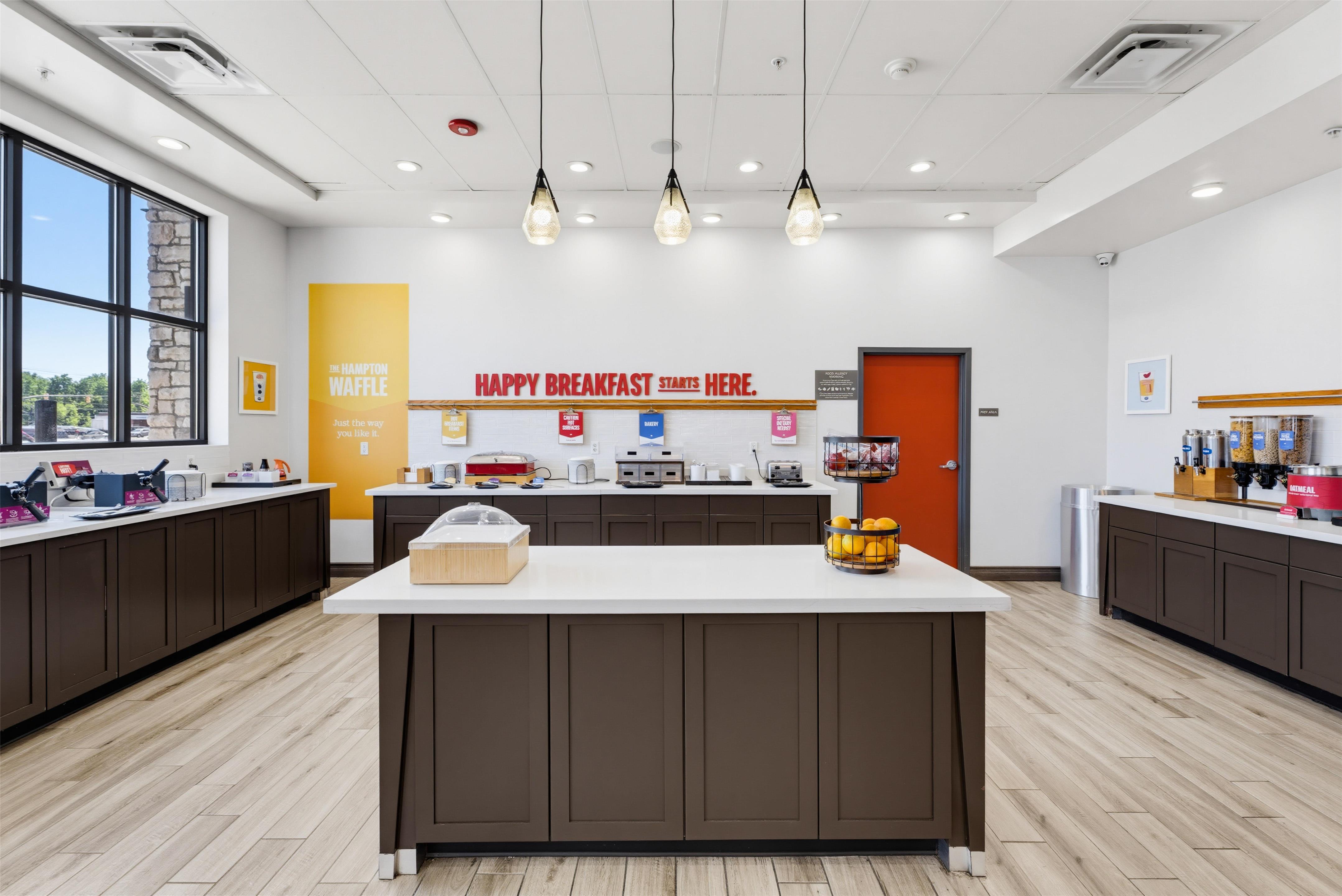 Breakfast Area | Hampton Inn by Hilton Detroit Dearborn