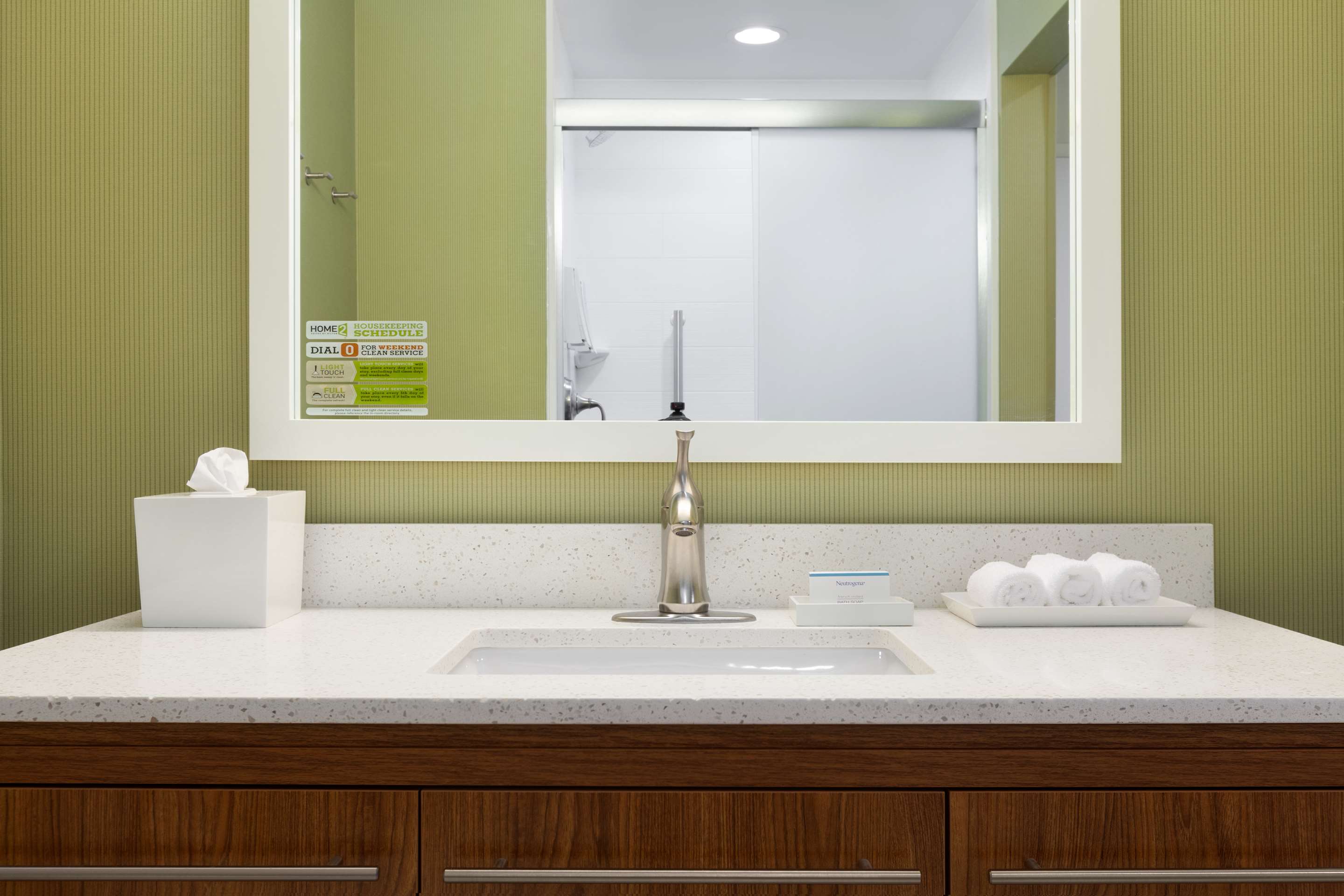 Guest room bath