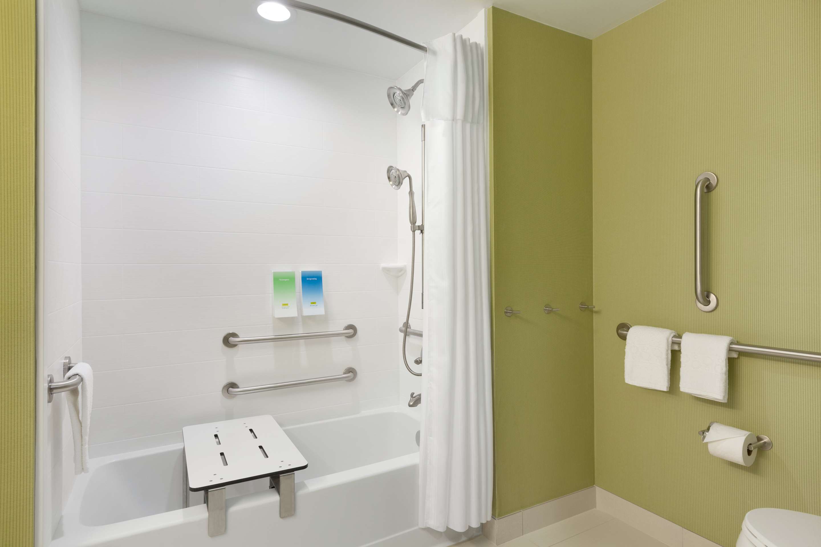 Guest room bath