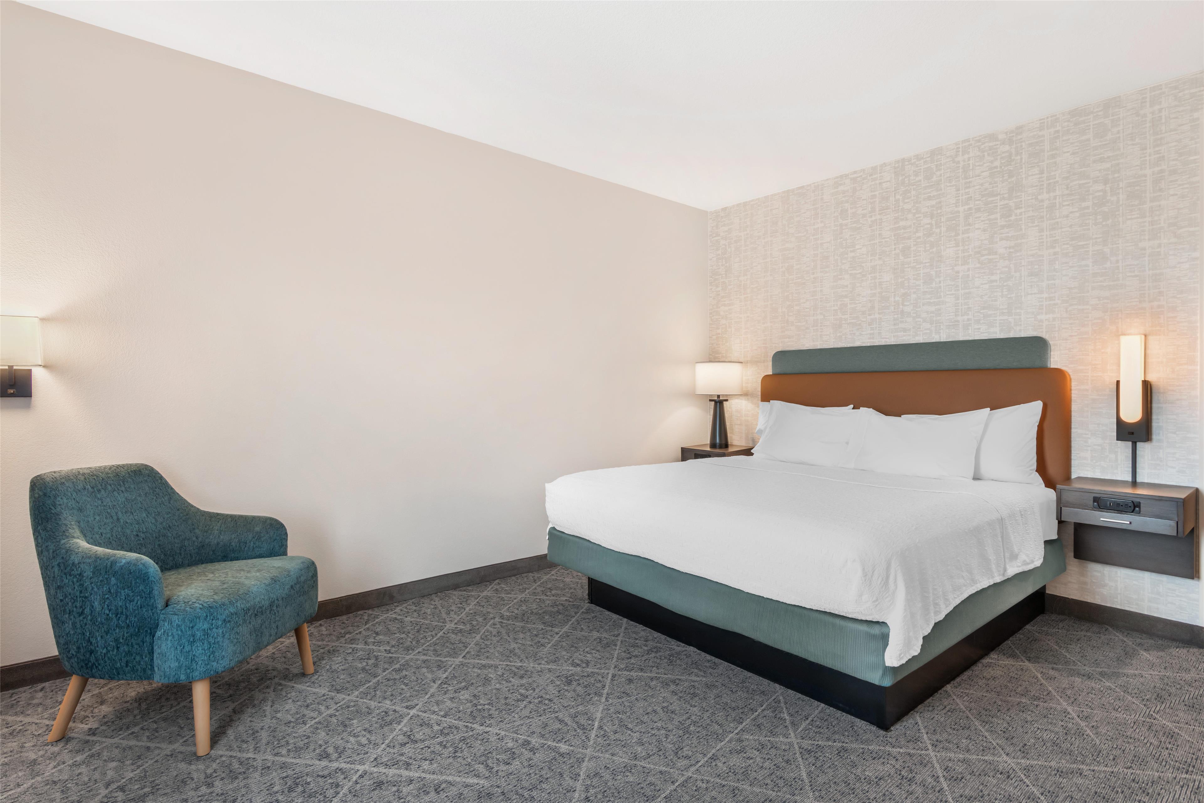 Hampton Inn by Hilton Eufaula Room Type - 1 KING FRIDGE NS