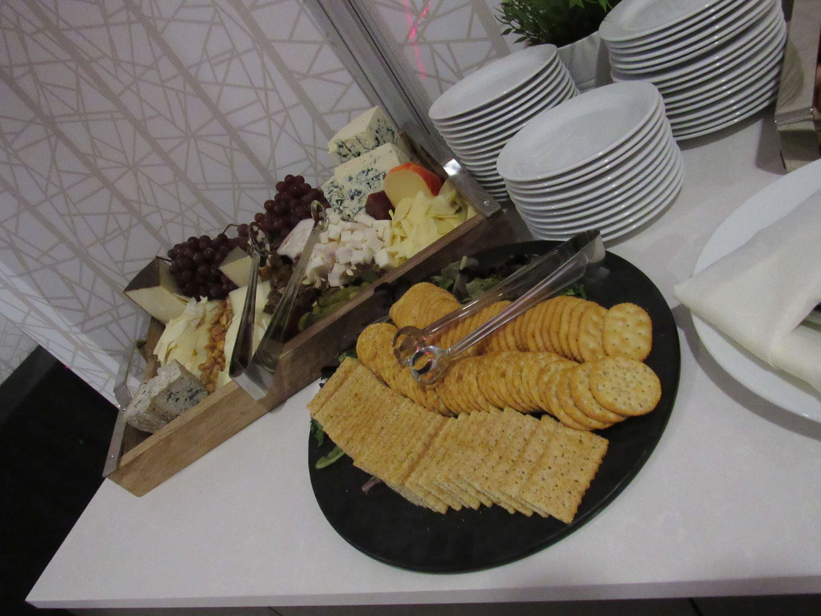 Restaurant | Hilton Garden Inn Springfield