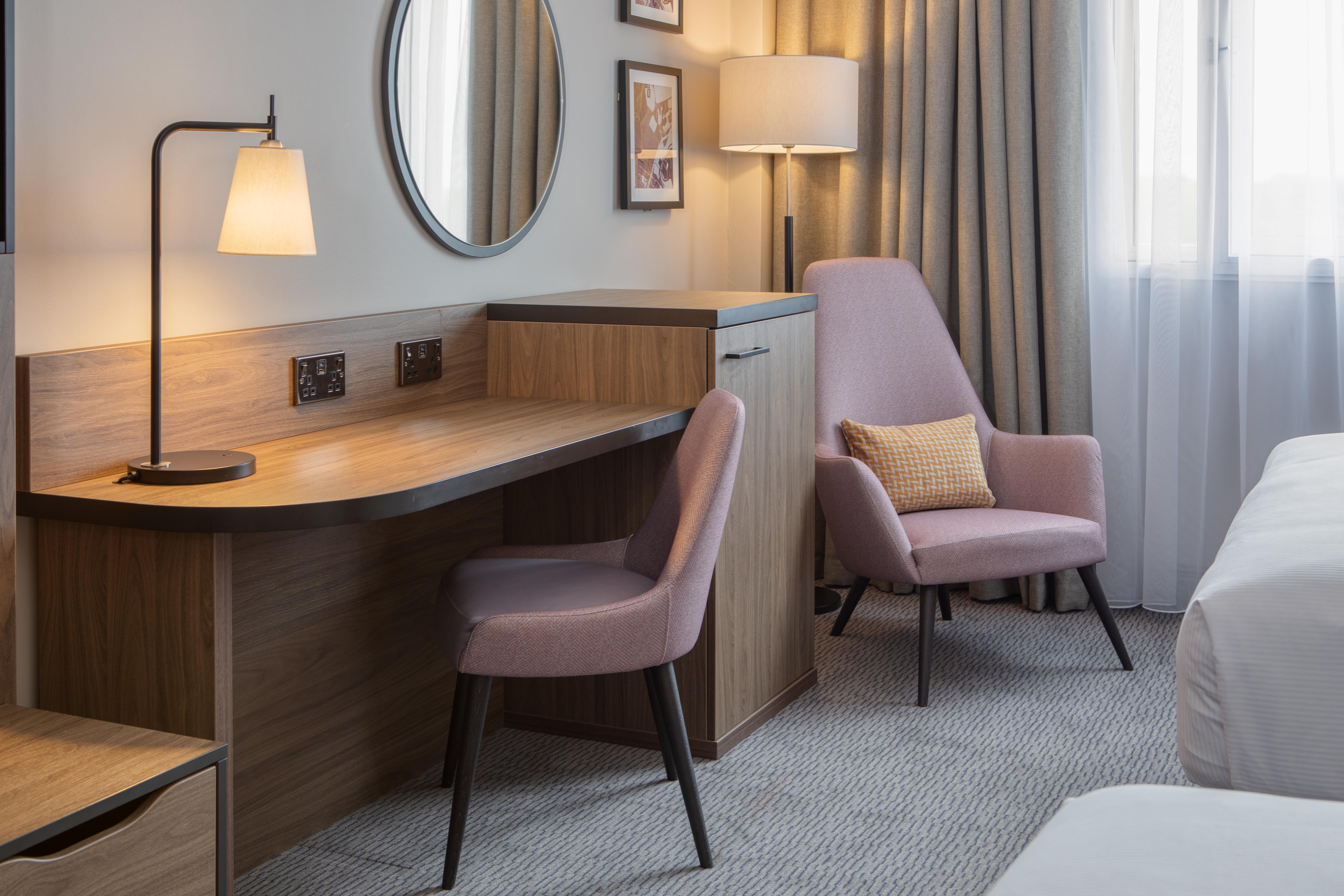 DoubleTree by Hilton Hotel Dartford Bridge Room Type - TWO QUEEN BEDS GUEST ROOM