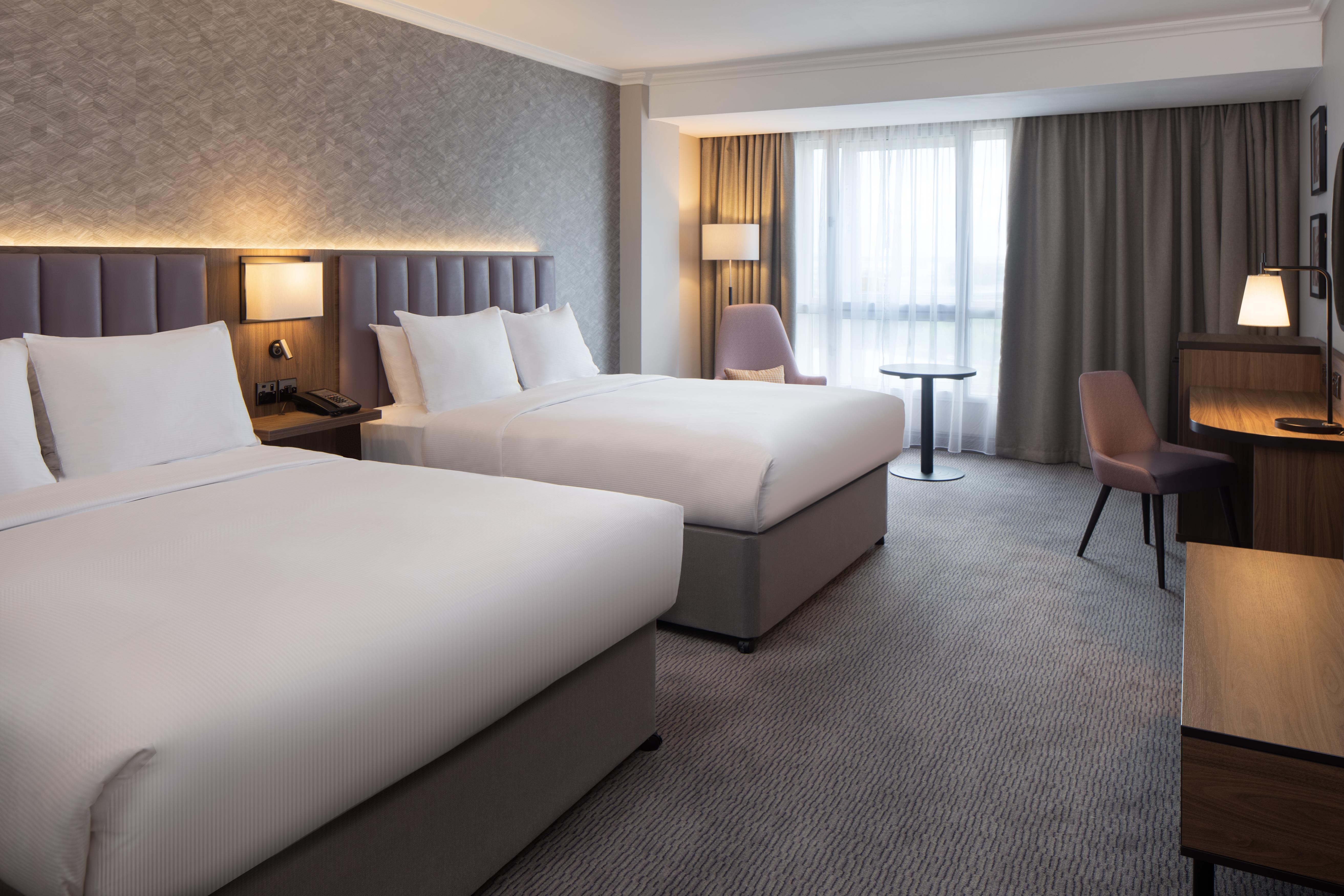 DoubleTree by Hilton Hotel Dartford Bridge Room Type - TWO QUEEN BEDS DELUXE ROOM