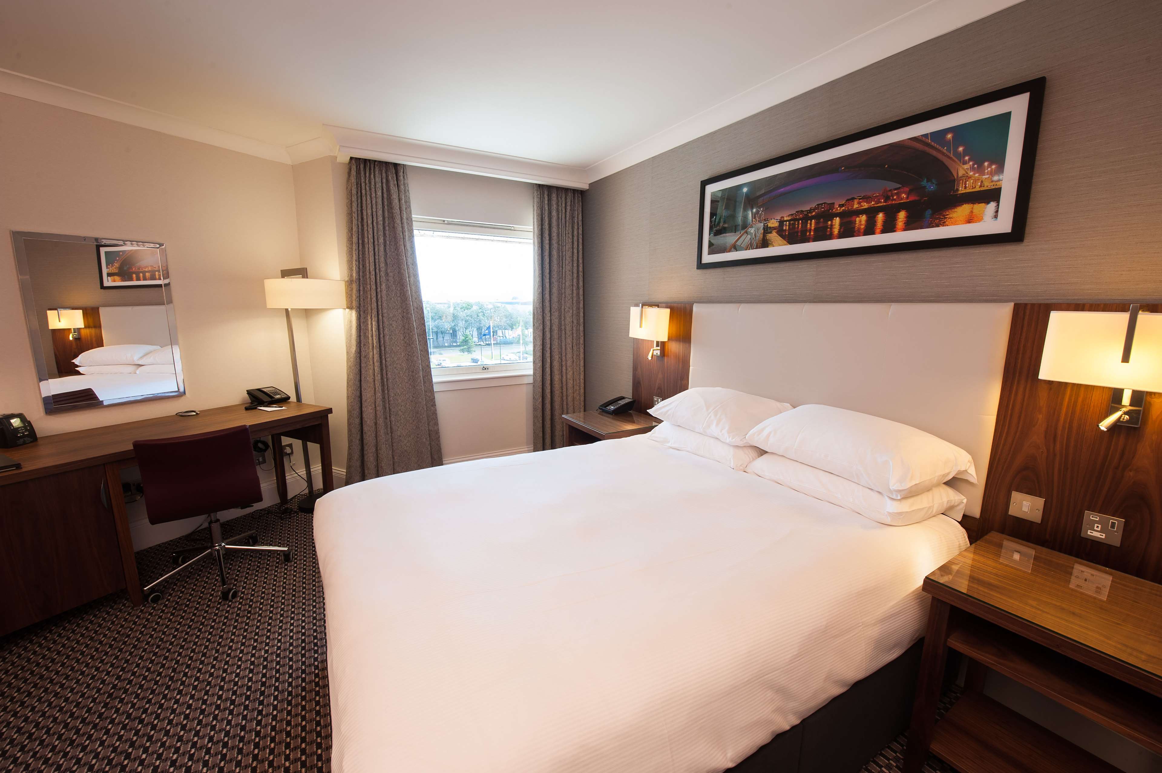 DoubleTree by Hilton Glasgow Strathclyde Room Type - KING FAMILY DELUXE ROOM DoubleTree by Hilton Glasgow Strathclyde Room Type - KING FAMILY DELUXE ROOM