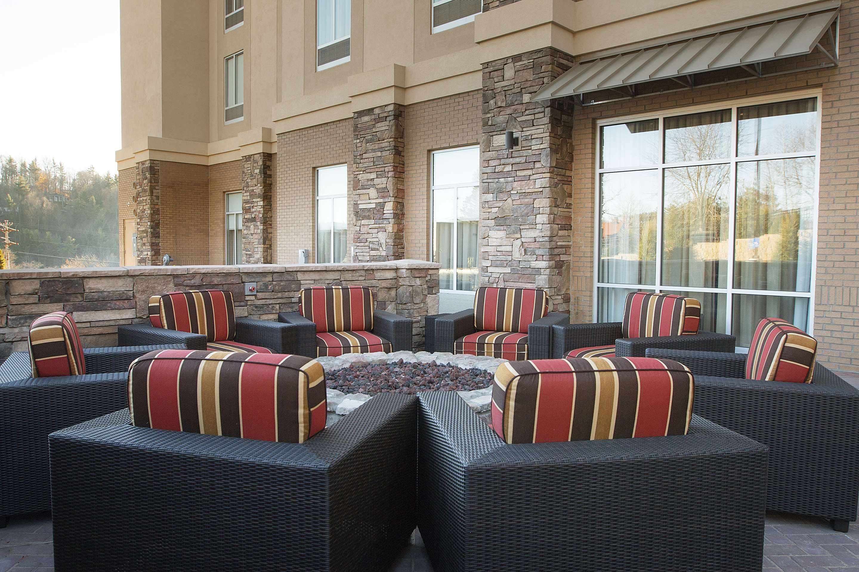 Exterior | Hampton Inn & Suites Boone