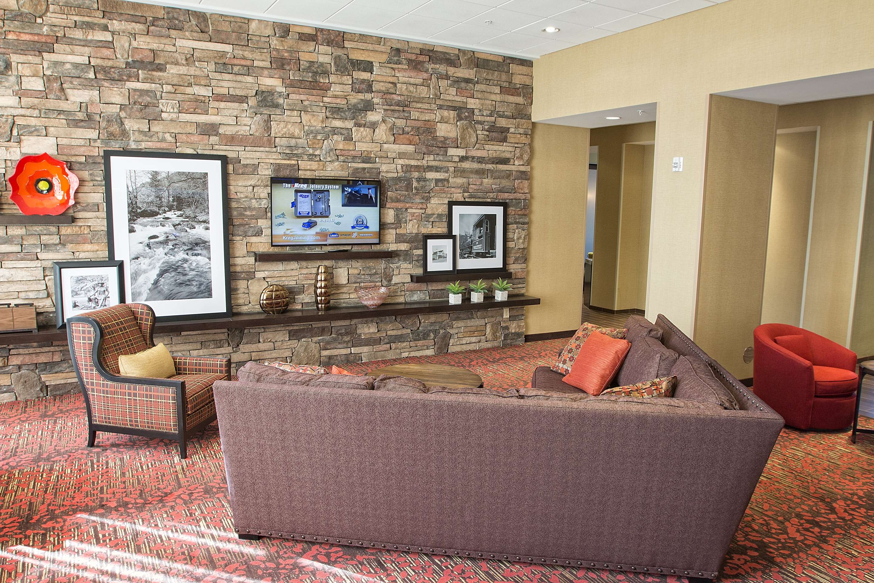 Reception | Hampton Inn & Suites Boone